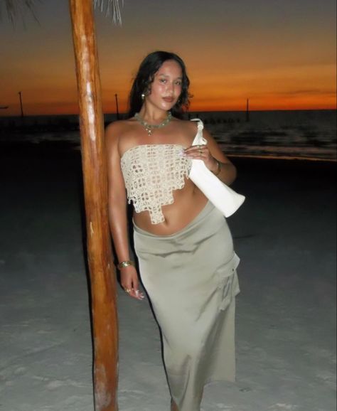 Ibiza Outfits Summer, Ibiza Outfits Party, Ibiza Outfits Night, Beach At Night Aesthetic, Beach Digital Camera, Outfits Over 40, Outfit Long Skirt, Long Skirt Aesthetic, Sunset Pic