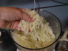 AMORRIS: Money Saving Tip: How to Make Homemade Frozen Hashbrowns Homemade Hashbrowns, Frozen Hashbrowns, Shredded Potatoes, Hash Browns, Freezer Cooking, Make Ahead Meals, Potato Dishes, How To Make Homemade, Freezer Meals