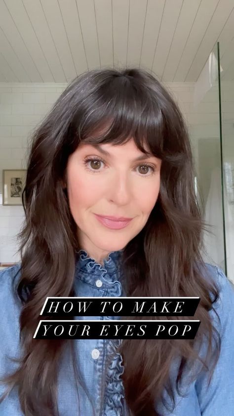 whoorl on Instagram: My makeup philosophy - wear makeup, but don’t let it wear you.🎯 Some of the *best* products for accentuating your features are the most… Sarah Rafferty Hair, Dakota Johnson Haircut Bangs, Dakota Johnson Bangs Tutorial, Rashida Jones Bangs, Felicity Jones Bangs, Sarah James, Hair 2024, Curtain Bangs, Bang Bang