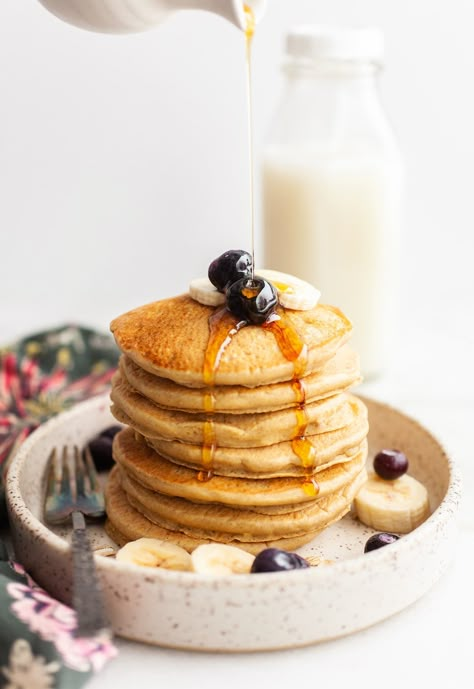 Low Carb Pancakes Oat Flour, Fluffy Oat Pancakes, Oat Pancakes Healthy, Coraline Food, Breakie Ideas, Healthy Pancakes Easy, Basic Pancake Recipe, Oat Flour Pancakes, Oat Flour Recipes