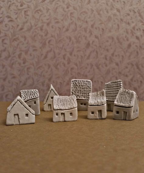 Tiny Clay Houses Diy, Pottery Houses Projects, Clay Mini House Diy, Small Clay Houses, Air Dry Clay Houses How To Make, Miniature Ceramic Houses, Miniature Clay Houses, Diy Clay Christmas Tree, Tiny Ceramic Houses