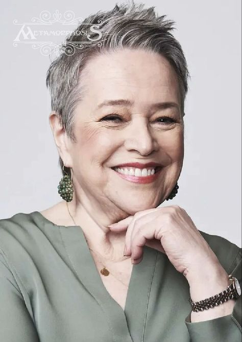 Clothes Capsule Wardrobe, Kathy Bates, Happy 75th Birthday, 75th Birthday, Feminine Art, Birthday Happy, Aging Beautifully, Favorite Actors, Feminine Energy