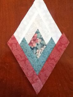 Cabin Tree, Diamond Quilts, Log Cabin Christmas, Log Cabin Blocks, Log Cabin Quilt Pattern, Log Cabin Quilt Blocks, Cabin Quilt, Log Cabin Quilts, Log Cabin Quilt