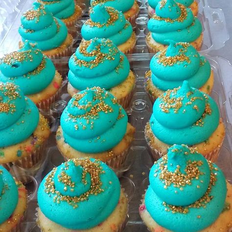 Aladdin Cupcake Ideas, Princess Jasmine Cupcakes, Aladdin Cupcakes, Jasmine Cupcakes, Bachelorette Party Food, Jasmine Cake, Aladdin Jr, Aladdin Birthday Party, Disney Princess Cupcakes