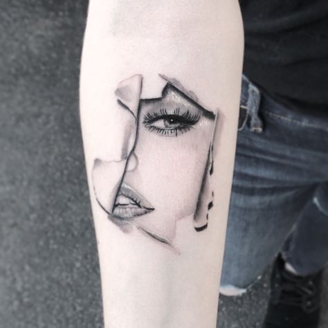 Tattoo Of Female Face, Tattoo Ideas Female Face, Tattoo Of Woman Faces, Womens Face Tattoo Design, Tattoo Of A Face, Womans Face Tattoo, Female Face Tattoo Ideas, Human Face Tattoo, Female Face Tattoo Design