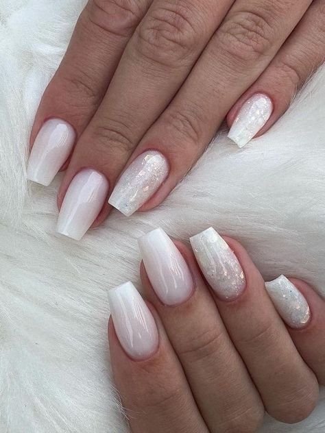 Summer Nail White, Milky White Nails, Nail Extensions Acrylic, Nail White, White Gel Nails, Milky Nails, Nagellack Trends, Gold Glitter Nails, White Glitter Nails