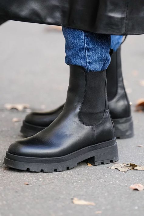 Chelsea Boots Womens, Black Platform Chelsea Boots, Chelsea Boots For Winter, Women Black Chelsea Boots, Black Chelsea Boots Dress Outfit, Womens Black Chelsea Boots, Chelsea Boots Waterproof, Embury Chelsea Boot Outfit, Tall Chelsea Boots Outfit Women