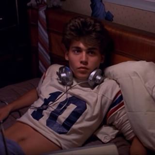 Boy Crop Top, 90s Johnny Depp, 90s Actors, Mens Crop Top, Young Johnny Depp, Johnny Depp Movies, A Nightmare On Elm Street, Lady Fashion, Elm Street