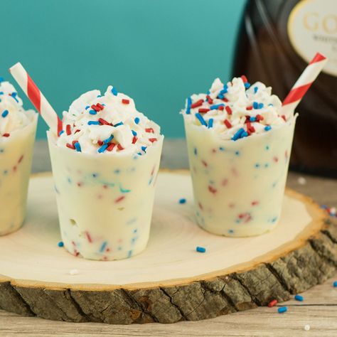 4th of July is here, which means it’s time for Independence Day cocktails!! If you’re looking for 4th of July cocktail recipes, Independence Day drinks, or fun summer cocktails, you need to check out this board! Here we have tons of red, white, and blue cocktails and they’re all perfect as Independence Day party drinks. Independence Day jello shots, slushy 4th of July mixed drinks, simple red, white, and blue shooters, we have it all!! Edible Shot Glasses, Strawberry Cocktail, Easy Mixed Drinks, 4th Of July Cocktails, Chocolate Vodka, White Chocolate Liqueur, Best Summer Cocktails, Candy Cocktails, Chocolate Garnishes