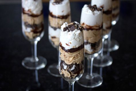 Peanut Butter Oreo Cream Parfaits Chocolate Parfait Recipes, Oreo Parfait, Hot Fudge Topping, Chocolate Parfait, Oreo Cream, Oreo Fudge, Peanut Butter Oreo, Peanut Butter Mousse, Parfait Recipes