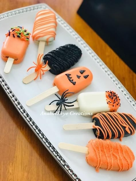 Halloween Themed Cakesicles, Halloween Cake Cicles, Cakecicles Halloween, Halloween Cake Popsicles, Halloween Cakepops Ideas, Halloween Cakesicles Ideas, Cake Popsicles Ideas, Halloween Cakesicles, Halloween Bakery