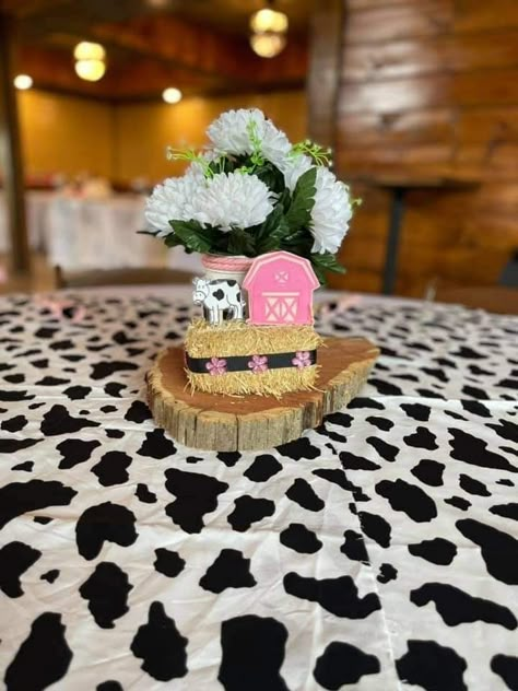 Farm Party Table Centerpiece, Cow Birthday Party Centerpieces, My First Rodeo Centerpieces Girl, Barn Theme Centerpieces, Cow Party Centerpieces, Cow Centerpieces Farm Birthday, Cow Themed Birthday Party Centerpieces, Barnyard Centerpieces, Farm Theme Centerpieces