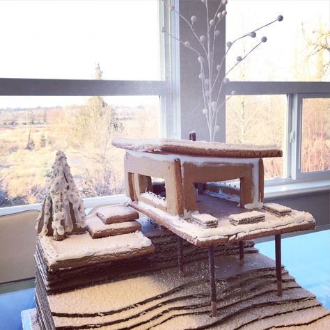 Modern gingerbread house on cliff // Modern Gingerbread House Architecture, Modern Gingerbread House, House On Cliff, Gingerbread Architecture, Gingerbread House Icing, Homemade Gingerbread House, Ginger House, Gingerbread Ideas, Homemade Gingerbread