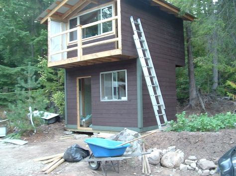 Small Cabins Tiny Houses | tiny house cabin fort with a balcony Two Story Tiny House with a ... Tiny House With Balcony, Cabin With Balcony, Small Rest House Design, 2 Story Tiny House, Two Story Tiny House, Small Space Ideas, Micro Cabin, Tiny House Cottage, House With Balcony