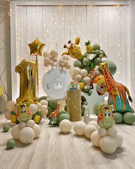 1st Birthday Animal Theme Decoration, Animal Decorations Party, Animal Birthday Party Decorations, Safari Display, Baby Boy Birthday Decoration, 1st Birthday Decorations Boy, First Birthday Decorations Boy, Baby Shower Hamper, Jungle Theme Birthday Party