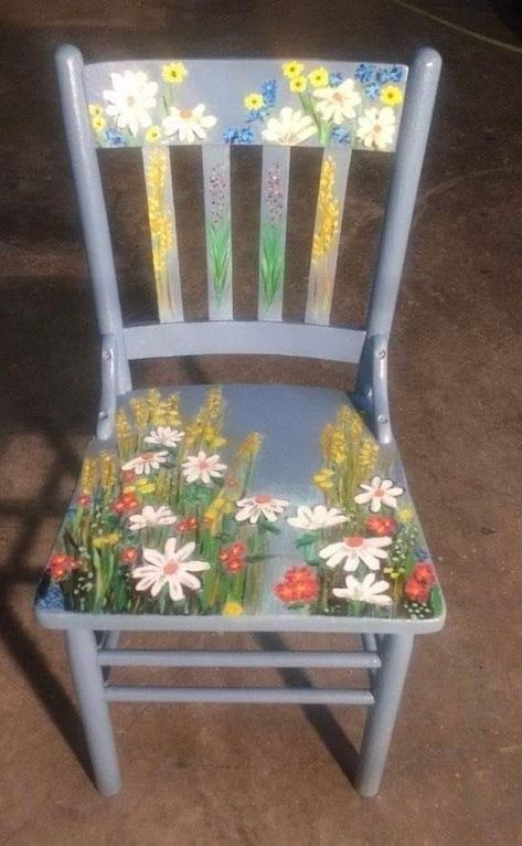 Painted Chair Ideas, Painted Chairs Ideas Inspiration, Painting Old Chairs, Upcycled Chairs, Painted Wooden Chairs, Painted Rocking Chairs, Rocking Chair Makeover, Hand Painted Chairs, Diy Mural