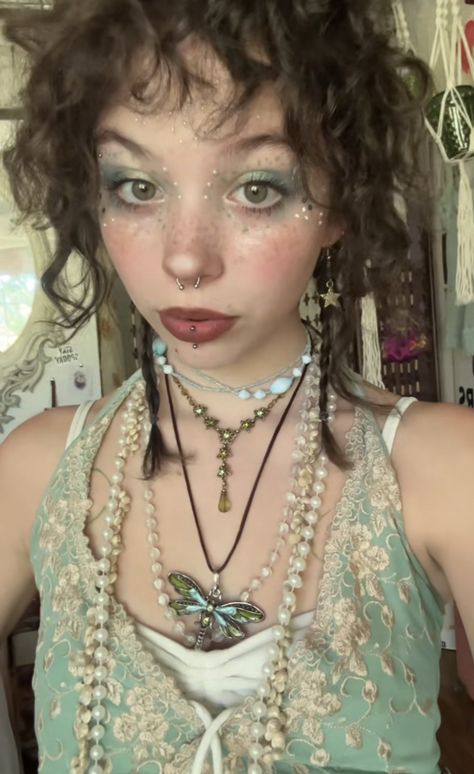 Earthy Make Up Look, Bryleigh Hull, Hippy Makeup, Goblincore Makeup, Whimsical Makeup, Cottagecore Makeup, Earthy Makeup, Hippie Makeup, Boho Makeup