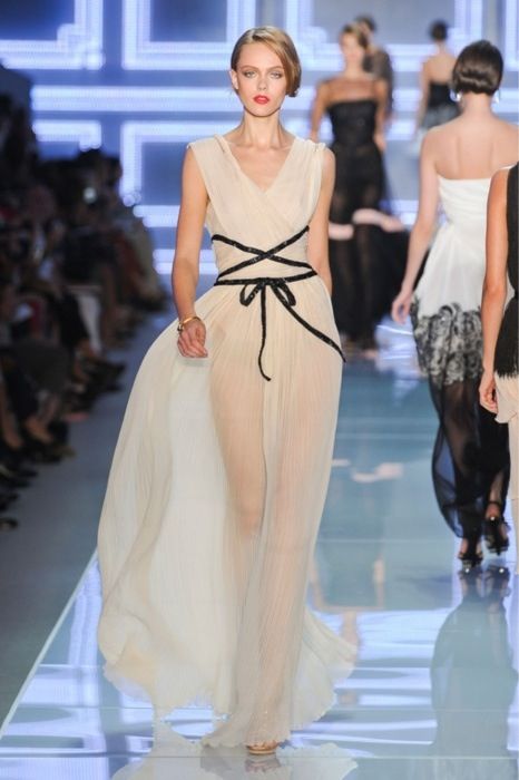 beautiful see through white dress with black ribbon bow, love the natural flow while the model walking. Fashion Design Inspiration, Christian Dior Haute Couture, Gorgeous Gowns, Beautiful Gowns, Moda Fashion, Couture Fashion, Beautiful Outfits, Runway Fashion, Christian Dior