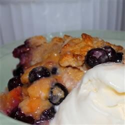 Huckleberry Peach Cobbler Bagel Bread Pudding Recipe, Huckleberry Recipes, Blueberry Bagel, Bagel Bread, Fruit Cobbler, Bread Pudding Recipe, Peach Cobbler Recipe, Cobbler Recipe, Berries Recipes