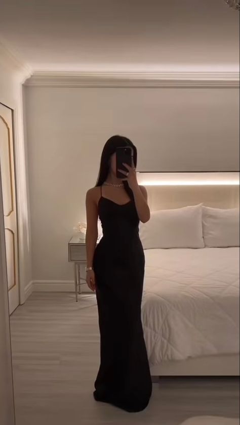 Prom Dress Women, Dinner Dress Aesthetic, Dress With Heels Outfit, Black Dress For Party, Black Dress Classy Elegant Long, Prom Dresses Long Tight, Farewell Dress Ideas, Formal Black Dresses, Black Dress Classy