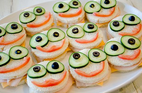 Halloween Food For Adults, Kid Sandwiches, Healthy School Snacks, Appetizers For Kids, Food Art For Kids, Kids Party Food, Birthday Party Food, Snacks Für Party, Great Appetizers