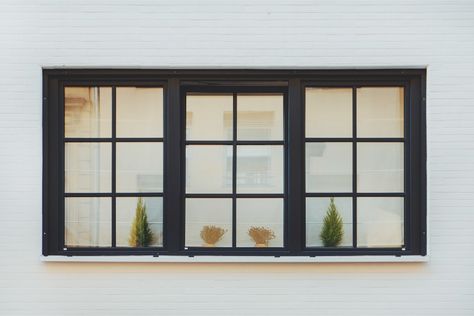 white exterior black trim Exterior Window Trim Ideas, Window Trim Paint, Exterior Window Trim, Black Window Trims, Greige Walls, White Exterior Paint, Trim Paint Color, White Exterior Houses, Exterior Window