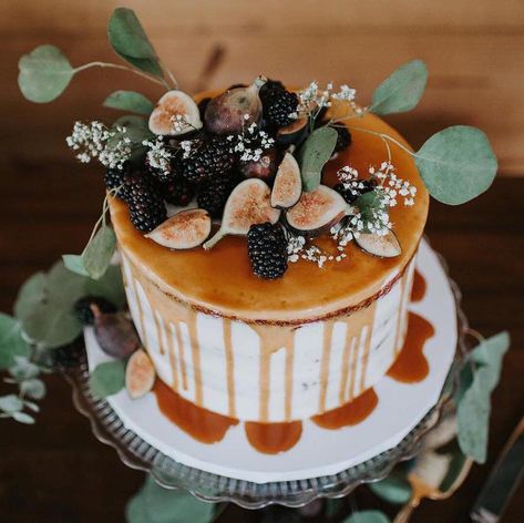 Fall Wedding Cakes Autumn Couples Ruffled Blog Wedding Cheesecake, Wedding Ideas On A Budget, Cake Story, Fall Wedding Ideas, Vintage Boho Wedding, Naked Cakes, Fall Cakes, Fall Wedding Cakes