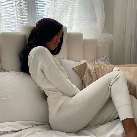 Spoiled Girlfriend, Casual Fashion Trends, Baddie Style, Cozy Loungewear, Wardrobe Outfits, Neutral Outfit, Casual Chic Style, White Aesthetic, Baddie Outfits