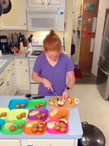 A superwoman who gets up at 5am to make packed lunches for her 10 kids has been cruelly slammed by trolls. Busy mum Alicia Doherty showed TikTok users how she goes about prepping so many meals at once for her children. In a sped-up video, she can be seen whizzing around her kitchen while making 10 sets of sandwiches, as well as putting other food into lunch boxes. Easy Cook, You Are Incredible, Packed Lunches, Making Lunch, Busy Mum, How Many Kids, Pack Lunch, Making 10, Birth Control