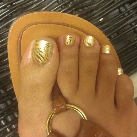 Gold toes Summer Toes, Summer Toe Nails, Gold Nails, Toe Nails, Pretty Nails, Nail Designs, Nails, Gold