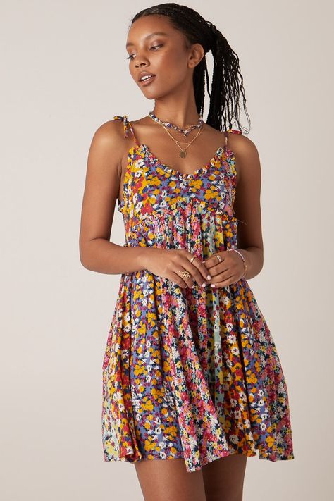 Floral Sundress Short, Flowy Mini Dresses, Summer Fancy Outfits, Grunge Sundress, Cute Midi Dresses, Long Sun Dress, Summer Dress Ideas, Short Floral Dress, Cute Sundresses