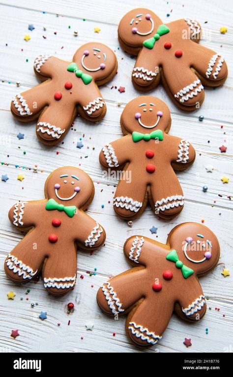 Gingerbreadman Cookies, Gingerman Cookies, Classic Christmas Treats, Flat Christmas Tree, Wishlist Christmas, Christmas List Ideas, Gingerbread Crafts, Perfect Chocolate Chip Cookies, Festive Cookies