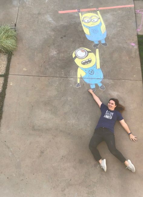 Hanging out with the Minions #sidewalkchalkadventures Minion Chalk Art, Chalk Adventure, 1st Day Of School Pictures, Chalk Photography, Chalk Pictures, Fun Chalk Art, Chalk Ideas, The Minions, Sidewalk Chalk Art