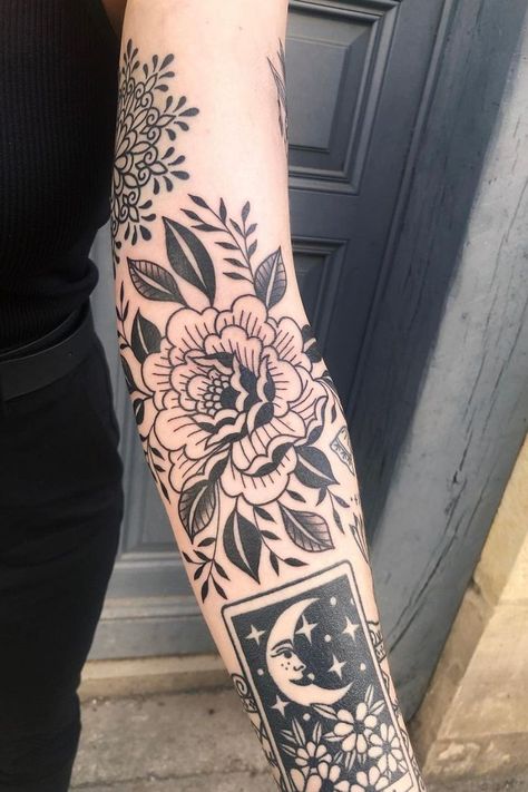 Traditional Floral Tattoo Black, American Traditional Chrysanthemum, Elbow Ditch Tattoos For Women, Traditional Shoulder Tattoos For Women, Forearm Sleeve Tattoo Women, Tattoo Cover Up Ideas For Women, Coverup Tattoo Designs, Tattoo On Elbow, Tattoo Fillers