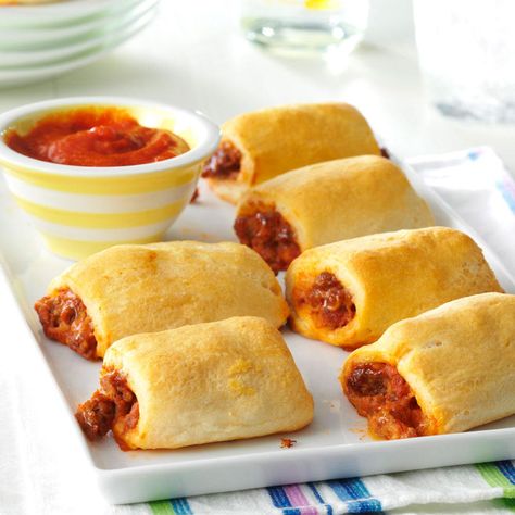 Pizza Roll-Ups Ground Beef Roll, Pizza Treats, Crescent Roll Appetizers, Pizza Sugar Cookie, Pizza Roll Up, Pizza Roll, Beef Roll, Taste Of Home Recipes, Crescent Roll Recipes