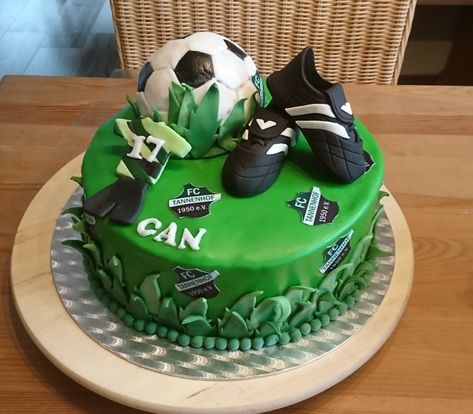 Football Cake Ideas For Men, Football Cake Ideas, Cake Ideas For Men, Cake World, Football Cakes, Sports Themed Cakes, Pasta Cake, Soccer Cake, Soccer Birthday Parties