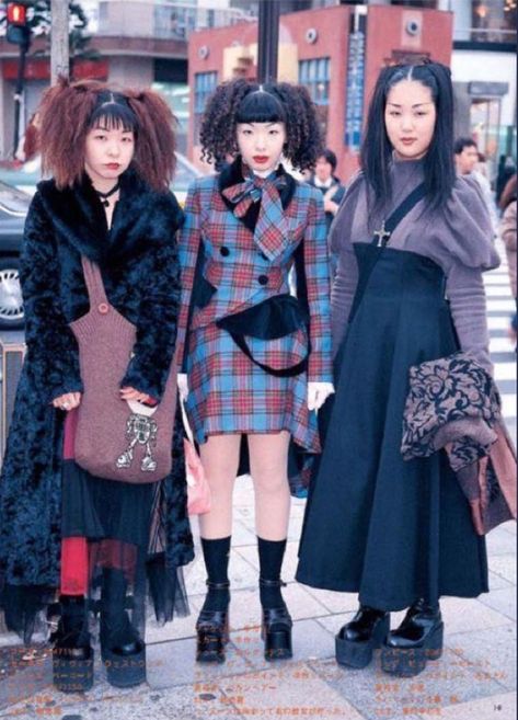 90s Japanese Fashion, Japan Street Fashion, 80s Japanese Fashion, Mode Harajuku, 1990 Style, Fruits Magazine, Japan Fashion Street, 일본 패션, Fashion Walk