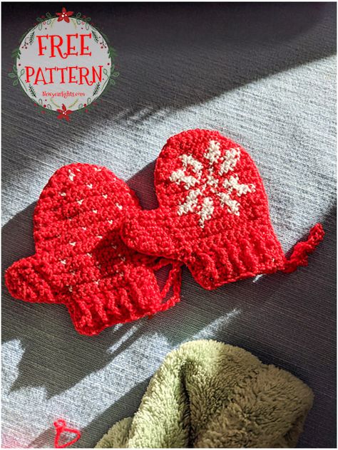 Crochet Christmas Ornaments Free Patterns, Crochet Christmas Ornaments Free Pattern, Christmas Tree Theme, Mittens Crochet, Crochet Christmas Ornaments Free, Crochet Ornament Patterns, Mitten Ornaments, Tree Theme, Crochet Snowflake Pattern