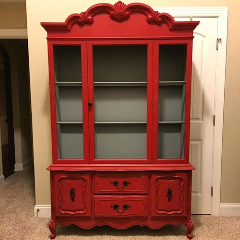 Barn Red china cabinet light distress Red China Cabinet, Farm Furniture, China Cabinet Redo, Primitive Home Decorating, Crockery Cabinet, Cabinet Hutch, Layout Kitchen, Vintage Furniture Makeover, Redo Cabinets