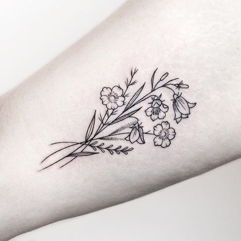 50 Small and Delicate Floral Tattoo Ideas Delicate Flower Tattoo, Flower Bouquet Tattoo, Bouquet Tattoo, Wildflower Tattoo, Shape Tattoo, Muster Tattoos, Small Flower Tattoos, Inspiration Tattoos, Birth Flower Tattoos