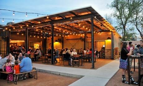 Outdoor Restaurant Patio, Bar Deco, Container Restaurant, Container Cafe, Outdoor Restaurant Design, Restaurant Patio, Breakfast And Brunch, Outdoor Cafe, Bar Design Restaurant