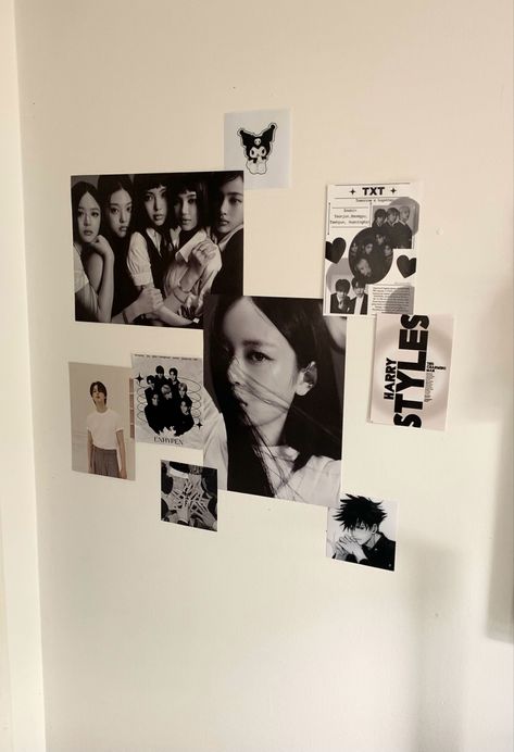 Kpop Room Poster Ideas, Kpop Poster Wall Ideas Room, Kpop Poster Wall Ideas Aesthetic, Acubi Room Kpop, Kpop Wall Inspo Aesthetic, Poster Wall Bedroom Kpop, Small Room Makeover, Kpop Room, Room Organisation