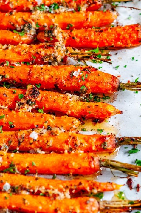 Garlic Parmesan Roasted Carrots - Just 5 minutes of prep and bake for 30 minutes for the perfect cheesy garlic roasted carrot side dish! From aberdeenskitchen.com #garlic #parmesan #roasted #carrots #vegetarian #glutenfree #sidedish #thanksgiving #christmas #holidays #recipe #easy #quick #30minute Parmesan Roasted Carrots, Carrot Side Dish, Recipe Easy Quick, Carrots Side Dish, Roasted Carrots Recipe, Carrot Fries, Roasted Carrot, Baked Carrots, Fresh Oregano