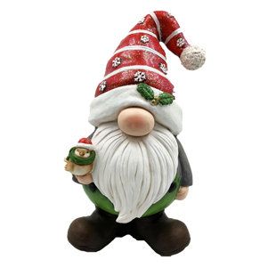 Ceramic Christmas Ideas, Polymer Clay Gnomes, Ceramic Gnomes, Christmas Knomes, Christmas Deer Decorations, Clay Carving, Holiday Pottery, Eyes Covered, Opening Presents