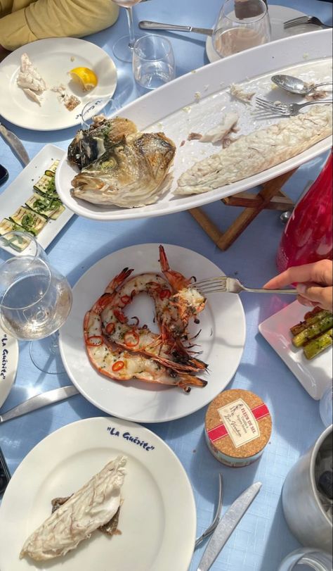 Seabass in sole, gamberi, shrimps, seafood, lunch, restaurant, sunny day, tasty, delicious Seafood Lunch Aesthetic, Sea Food Restaurant Aesthetic, Seafood Restaurant Aesthetic, Beach Restaurant Aesthetic, Mermaid Picnic, Cracked Crab, Seafood Aesthetic, Hampton Restaurant, Barcelona 2023