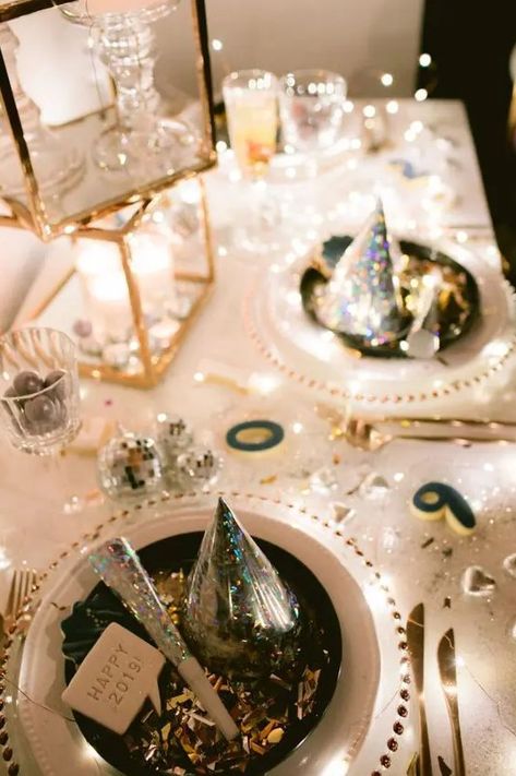 New Years Dinner Table Decor, 2023 New Years Eve Party Ideas, New Years Table Setting, New Year’s Eve Table Setting, Nye Table Decor, Nye Table Setting, New Year Eve Ideas, Nye Tablescape, New Year’s Eve Decorations