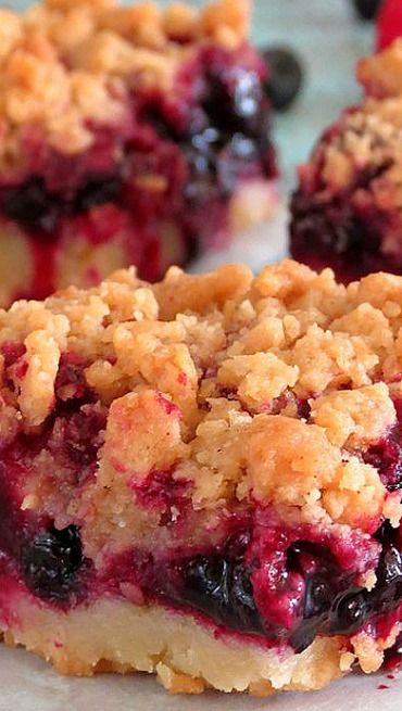 Blueberry Raspberry Recipes, Low Sodium Desserts, Mixed Berry Crumble, Fresh Berries Recipes, Berry Crumble Bars, Blueberry Crumb Bars, Celebrating Sweets, Blueberry Crumb Cake, Berry Dessert Recipes