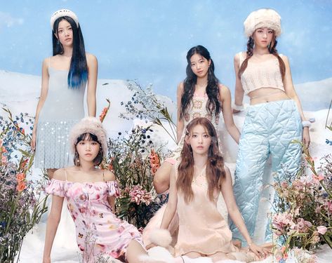 Winter Poster, Mama Awards, Angel Dress, Pop Idol, Iconic Photos, Kpop Idols, Group Photos, Famous Celebrities, Kpop Girl Groups