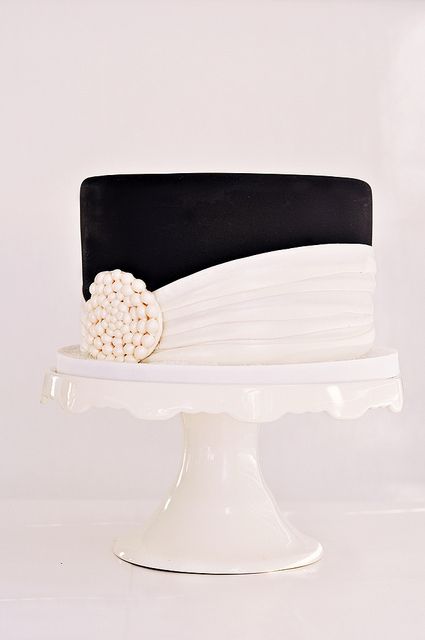 Black and White Vintage Couture Cake...by the ever lovely Rosie from Sweetapolita Black And White Cake, Black White Cakes, White Cakes, White Bridal Shower, Couture Cakes, Gateaux Cake, Crazy Cakes, Elegant Cakes, Julia Child