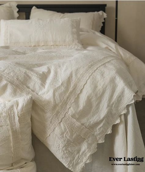 Effortless Summer Room Makeover with Ever Lasting Bedding | Room Decor Tips | Ever Lasting Blog Lace Bedding Set, Vintage Duvet, Floral Bedding Sets, Lace Bedding, Bed Sheet Sizes, Twin Xl Bedding, Floral Bedding, Stylish Beds, Flat Bed